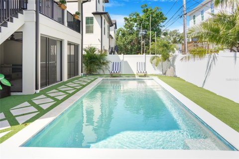 House in Saint Petersburg, Florida 5 bedrooms, 276.85 sq.m. № 1618253 - photo 26