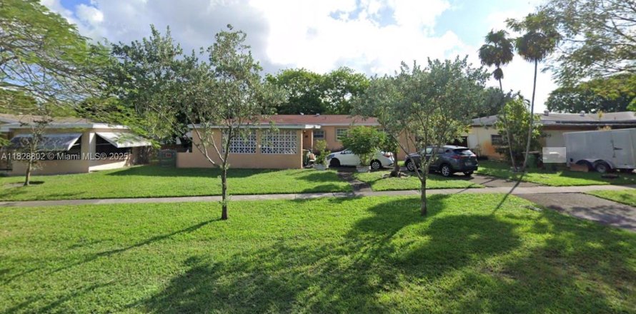 Casa en North Miami, Florida 3 dormitorios, 137.68 m2 № 1807806