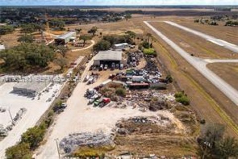 Propiedad comercial en venta en LaBelle, Florida № 2046740 - foto 4