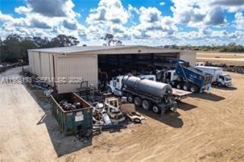 Propiedad comercial en venta en LaBelle, Florida № 2046740 - foto 3