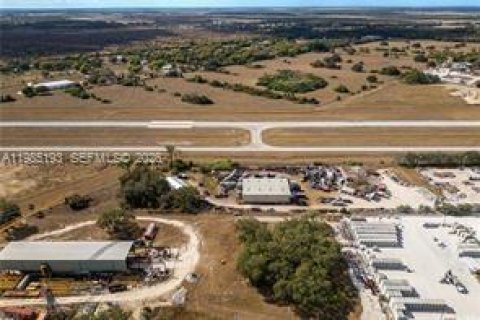 Propiedad comercial en venta en LaBelle, Florida № 2046740 - foto 2