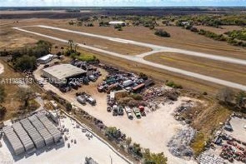 Propiedad comercial en venta en LaBelle, Florida № 2046740 - foto 5