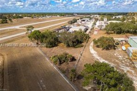 Propiedad comercial en venta en LaBelle, Florida № 2046740 - foto 9