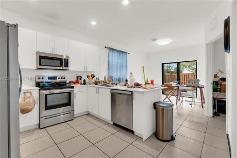 Adosado en venta en Homestead, Florida, 3 dormitorios, 157.47 m2 № 2172772 - foto 9