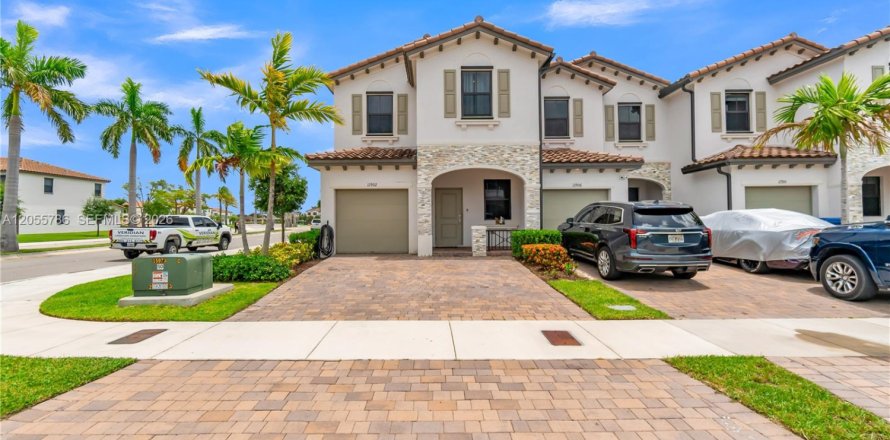 Adosado en Homestead, Florida 3 dormitorios, 157.47 m2 № 2172772