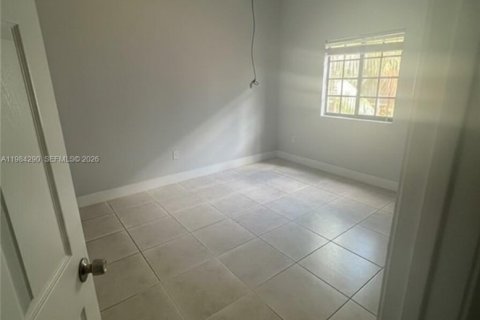 Снять в аренду кондоминиум в Корал-Спрингс, Флорида 3 спальни, 119.47м2, № 2046829 - фото 9