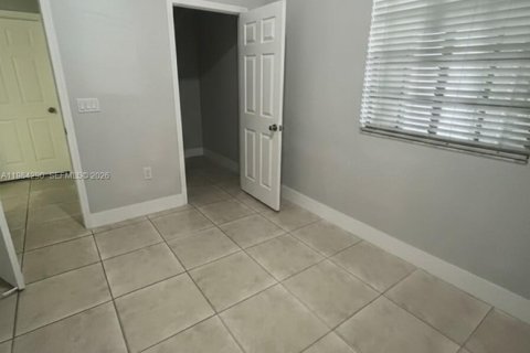 Снять в аренду кондоминиум в Корал-Спрингс, Флорида 3 спальни, 119.47м2, № 2046829 - фото 16