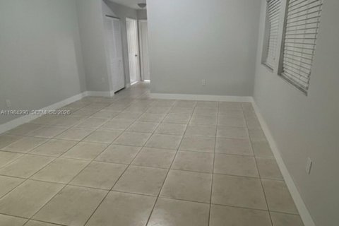 Снять в аренду кондоминиум в Корал-Спрингс, Флорида 3 спальни, 119.47м2, № 2046829 - фото 20