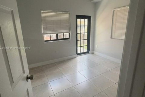 Снять в аренду кондоминиум в Корал-Спрингс, Флорида 3 спальни, 119.47м2, № 2046829 - фото 12