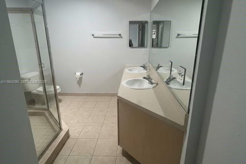 Снять в аренду кондоминиум в Корал-Спрингс, Флорида 3 спальни, 119.47м2, № 2046829 - фото 4