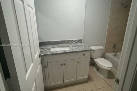 Снять в аренду кондоминиум в Корал-Спрингс, Флорида 3 спальни, 119.47м2, № 2046829 - фото 17