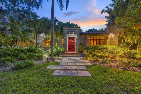 Купить виллу или дом в Майами, Флорида 4 спальни, 179.49м2, № 1985836 - фото 1