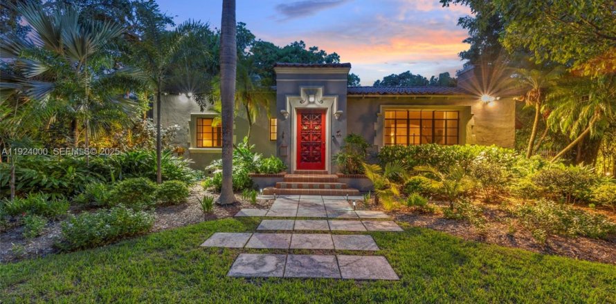 Дом в Майами, Флорида 4 спальни, 179.49м2 № 1985836