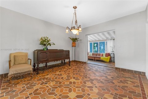 Купить виллу или дом в Майами, Флорида 4 спальни, 179.49м2, № 1985836 - фото 9