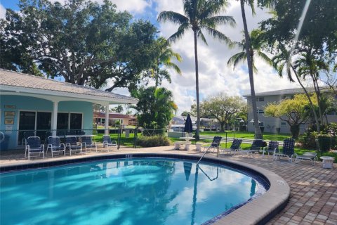Condo in Fort Lauderdale, Florida, 1 bedroom  № 821124 - photo 1
