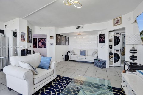 Copropriété à vendre à Miami Beach, Floride: 2 chambres, 100.71 m2 № 2154817 - photo 11