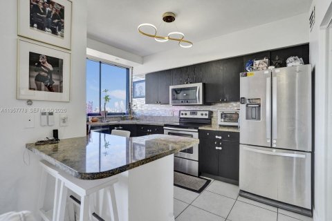 Copropriété à vendre à Miami Beach, Floride: 2 chambres, 100.71 m2 № 2154817 - photo 2