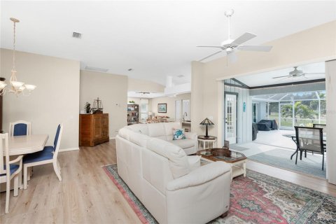 House in Rotonda, Florida 3 bedrooms, 177.81 sq.m. № 1560687 - photo 9