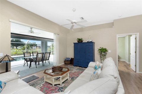 House in Rotonda, Florida 3 bedrooms, 177.81 sq.m. № 1560687 - photo 8
