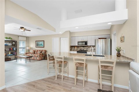 House in Rotonda, Florida 3 bedrooms, 177.81 sq.m. № 1560687 - photo 12