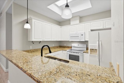 Condo in Gainesville, Florida, 2 bedrooms  № 1870755 - photo 7