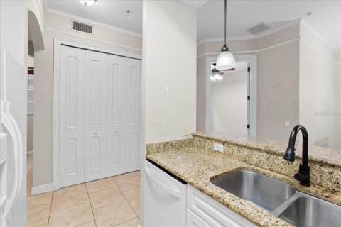 Condo in Gainesville, Florida, 2 bedrooms  № 1870755 - photo 8