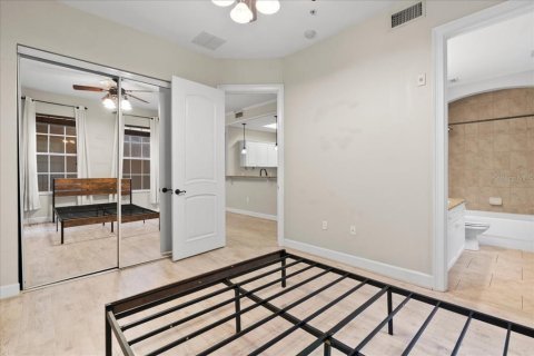 Condo in Gainesville, Florida, 2 bedrooms  № 1870755 - photo 17