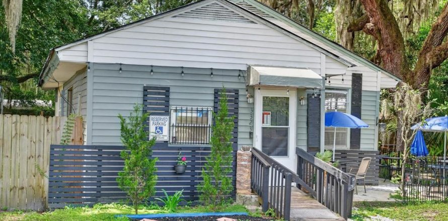Propiedad comercial en Palatka, Florida 93.18 m2 № 2224344