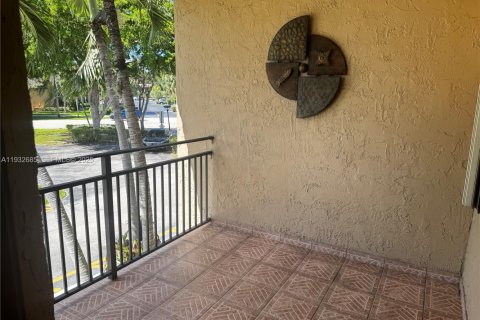 Снять в аренду кондоминиум в Уэстон, Флорида 2 спальни, 114.36м2, № 1991587 - фото 3