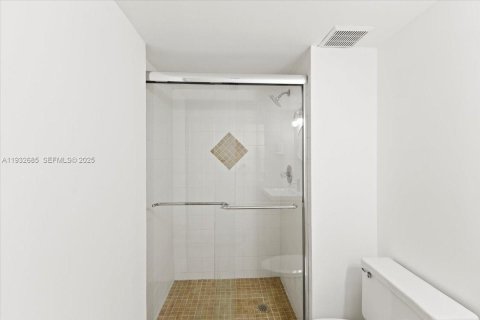 Снять в аренду кондоминиум в Уэстон, Флорида 2 спальни, 114.36м2, № 1991587 - фото 6