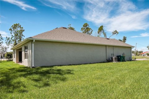 House in Punta Gorda, Florida 4 bedrooms, 217.3 sq.m. № 1907249 - photo 7