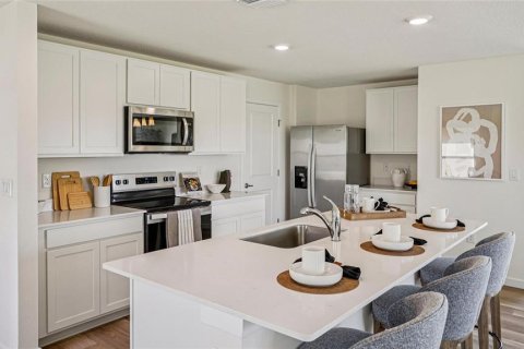House in Wildwood, Florida 4 bedrooms, 209.96 sq.m. № 2205493 - photo 4