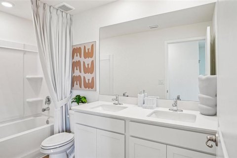 House in Wildwood, Florida 4 bedrooms, 209.96 sq.m. № 2205493 - photo 24