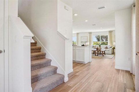 House in Wildwood, Florida 4 bedrooms, 209.96 sq.m. № 2205493 - photo 2