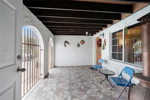 House in North Miami, Florida 3 bedrooms, 130.06 sq.m. № 1821603 - photo 19