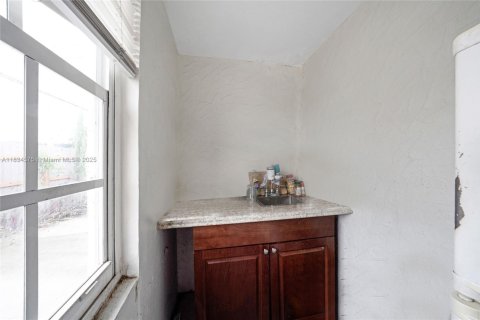 House in North Miami, Florida 3 bedrooms, 130.06 sq.m. № 1821603 - photo 25
