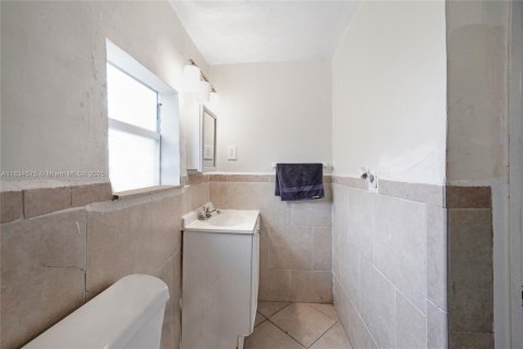 House in North Miami, Florida 3 bedrooms, 130.06 sq.m. № 1821603 - photo 18