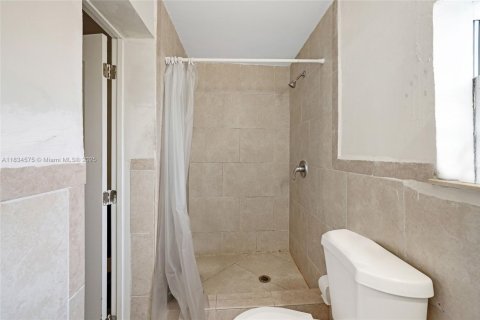 House in North Miami, Florida 3 bedrooms, 130.06 sq.m. № 1821603 - photo 17