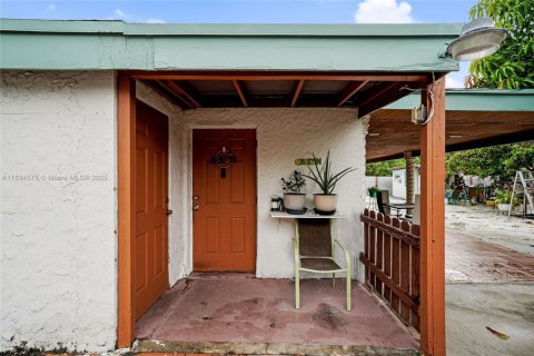 House in North Miami, Florida 3 bedrooms, 130.06 sq.m. № 1821603 - photo 26