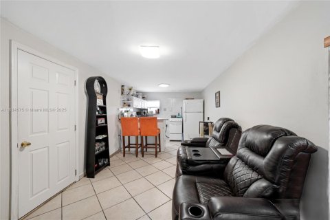 House in North Miami, Florida 3 bedrooms, 130.06 sq.m. № 1821603 - photo 27