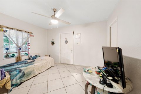 House in North Miami, Florida 3 bedrooms, 130.06 sq.m. № 1821603 - photo 20