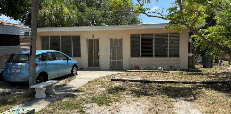 Commercial property in Saint Pete Beach, Florida 2 bedrooms, 107.4 sq.m. № 2205436