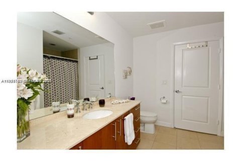 Copropriété à louer à Hallandale Beach, Floride: 1 chambre, 76.27 m2 № 2052588 - photo 13