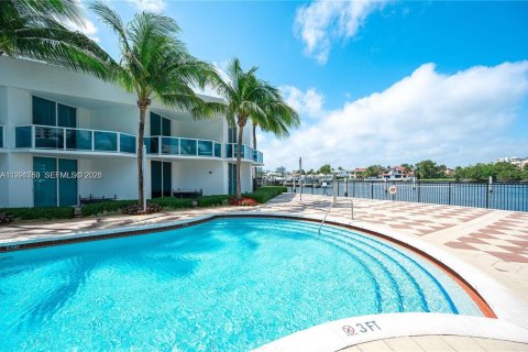 Copropriété à louer à Hallandale Beach, Floride: 1 chambre, 76.27 m2 № 2052588 - photo 21