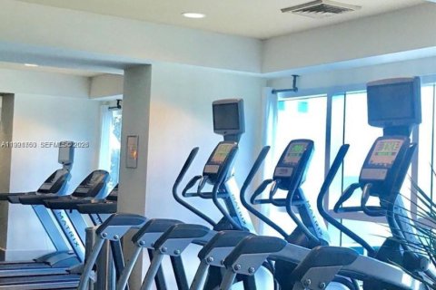 Copropriété à louer à Hallandale Beach, Floride: 1 chambre, 76.27 m2 № 2052588 - photo 19