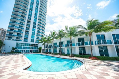 Copropriété à louer à Hallandale Beach, Floride: 1 chambre, 76.27 m2 № 2052588 - photo 20