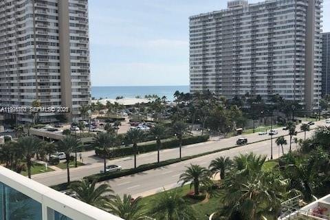 Copropriété à louer à Hallandale Beach, Floride: 1 chambre, 76.27 m2 № 2052588 - photo 3