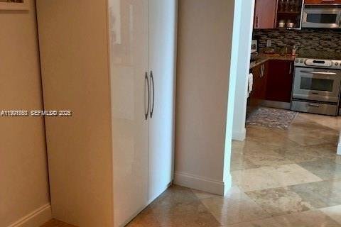 Copropriété à louer à Hallandale Beach, Floride: 1 chambre, 76.27 m2 № 2052588 - photo 15