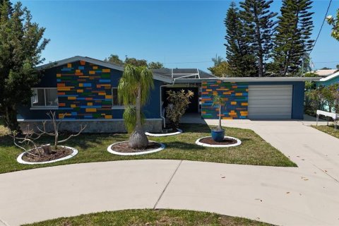 House in New Port Richey, Florida 2 bedrooms, 93.65 sq.m. № 2103238
