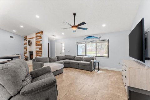 House in Palm Bay, Florida 3 bedrooms, 153.47 sq.m. № 2247130 - photo 6